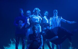 Quest Pistols Show: Все равно, что мы непохожи, одна музыка у нас под кожей