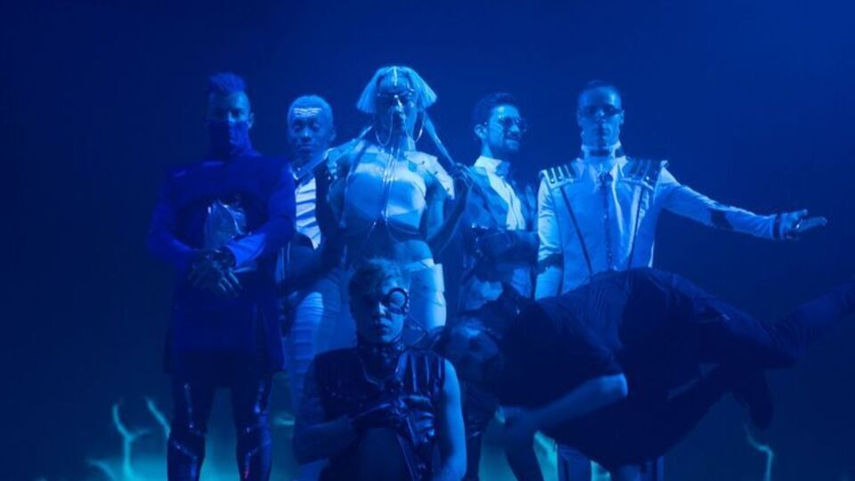 Quest Pistols Show: Все равно, что мы непохожи, одна музыка у нас под кожей