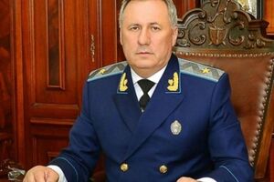 После двух недель протестов президент обратился в прокуратуру с письмом о люстрации Стоянова