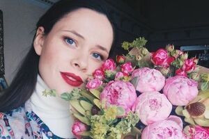 Санина показала совместный снимок с мужем и кумовьями