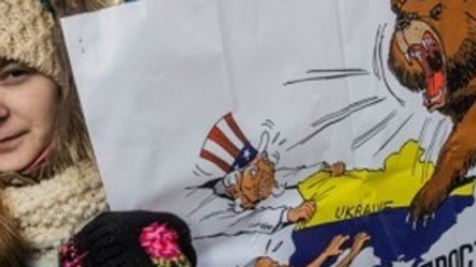 Порошенко сообщил, что в армию на контракт поступили уже десятки тысяч украинцев