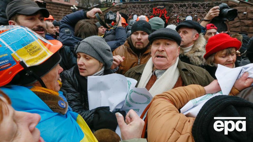 Пока на Майдане бушевали страсти, титушки вооружались милицейским оружием