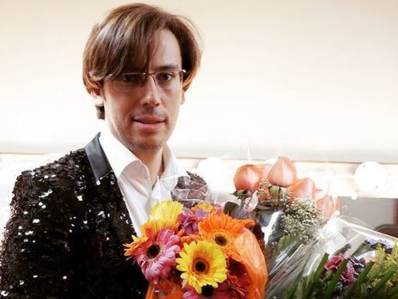 Галкин:&nbsp;<span>Пусть будет в жизни все самое теплое, самое милое, самое доброе, очень красивое, самое верное, самое нужное, трепетно-нежное, самое дружное, только приятное, только хорошее, невероятное, чуть невозможное, просто веселое, просто любимое,