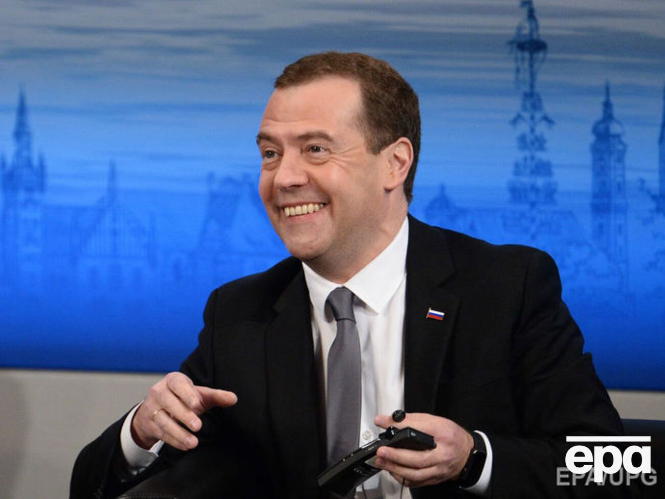 Медведев увеличил свои доходы на 700 тыс. рублей (270 тыс. грн) по сравнению с прошлым годом