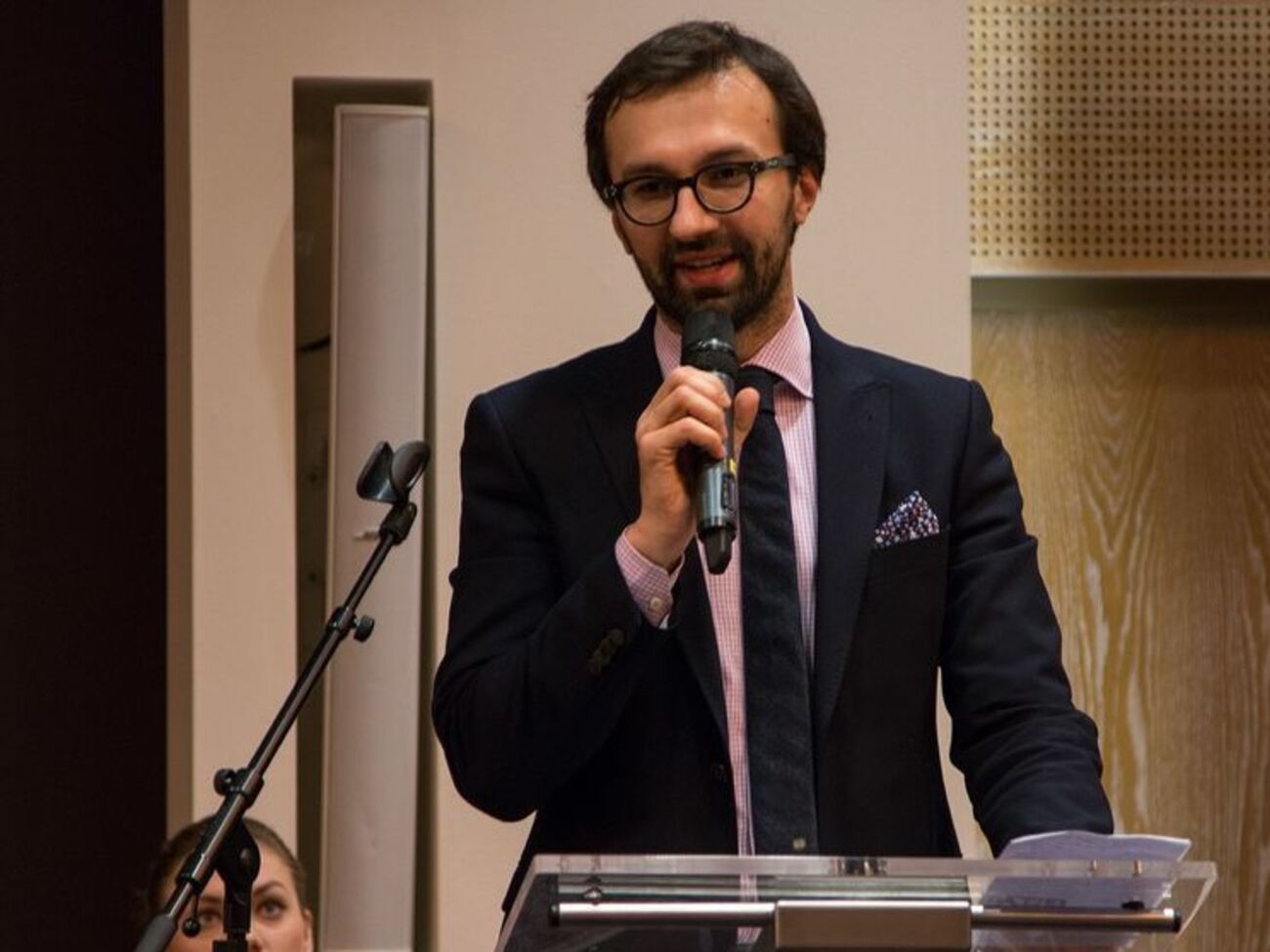 Лещенко: Олигархи являются главными бенефициарами слабого премьер-министра