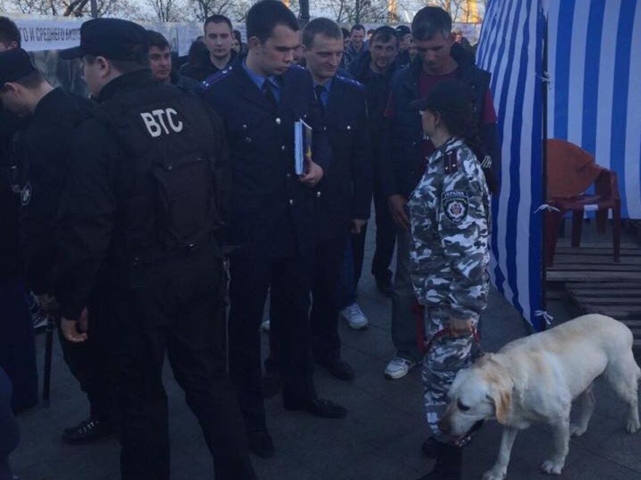 Полицейские проверили палатки акции против мэра Одессы Труханова после сообщения о минировании
