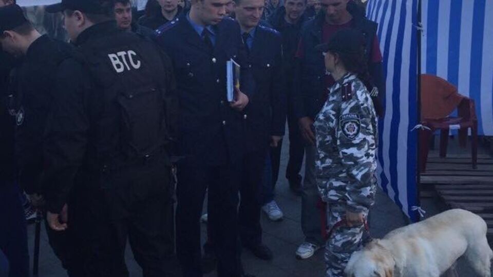 Полицейские проверили палатки акции против мэра Одессы Труханова после сообщения о минировании