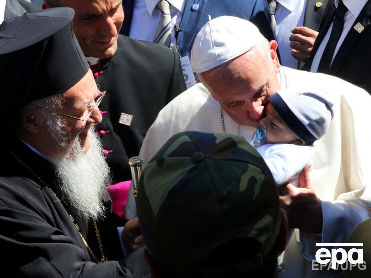Папа Франциск встретился с сирийскими беженцами на острове Лесбос в Греции