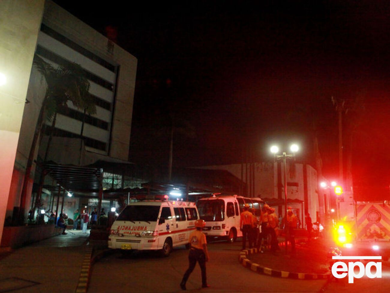 Эпицентр подземных толчков находился неподалеку города Гуайякил на глубине около 12,4 км