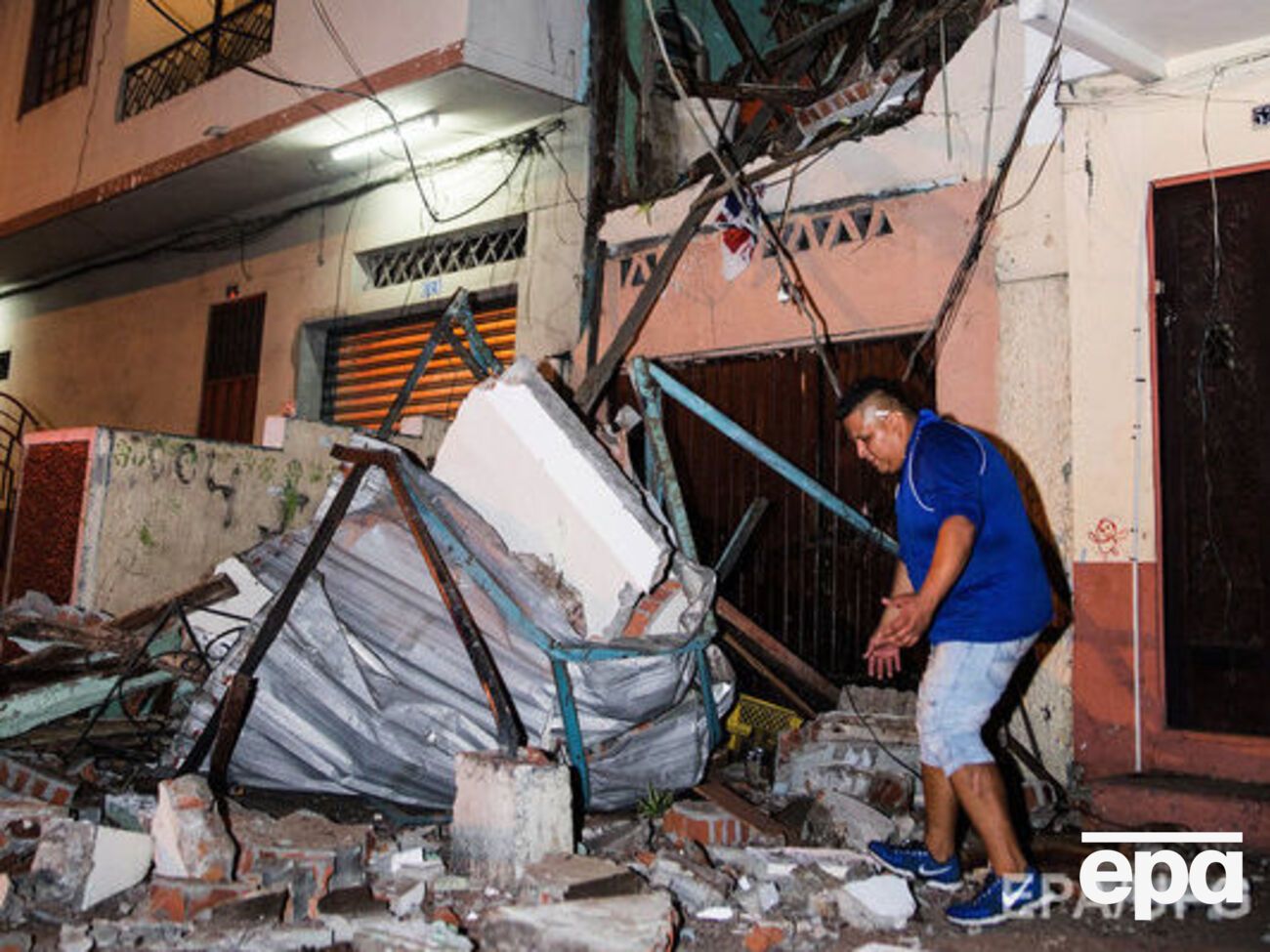 Число жертв землетрясения в Эквадоре растет
