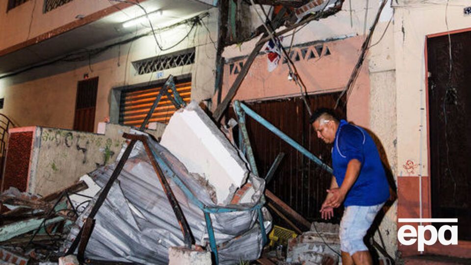 Число жертв землетрясения в Эквадоре растет