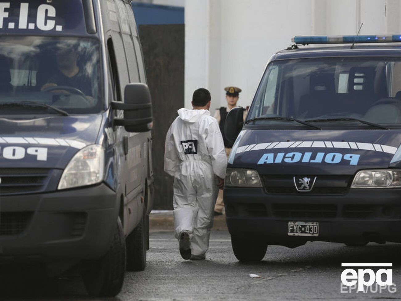 Полиция у концертного зала, где проходил фестиваль