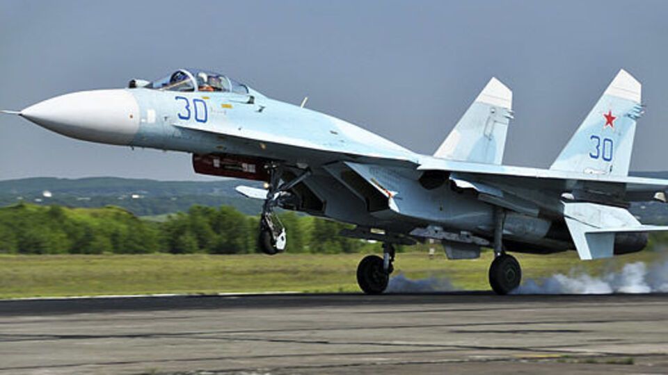 Минобороны РФ опровергло опасное приближение Су-27 к американскому самолету