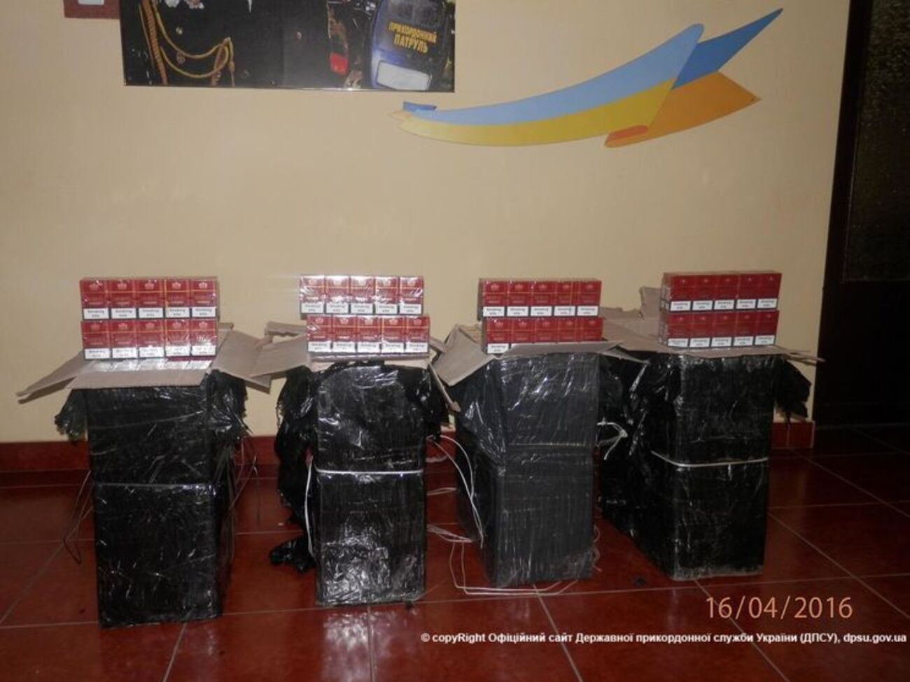 Сигареты возят через границу примерно в такой упаковке