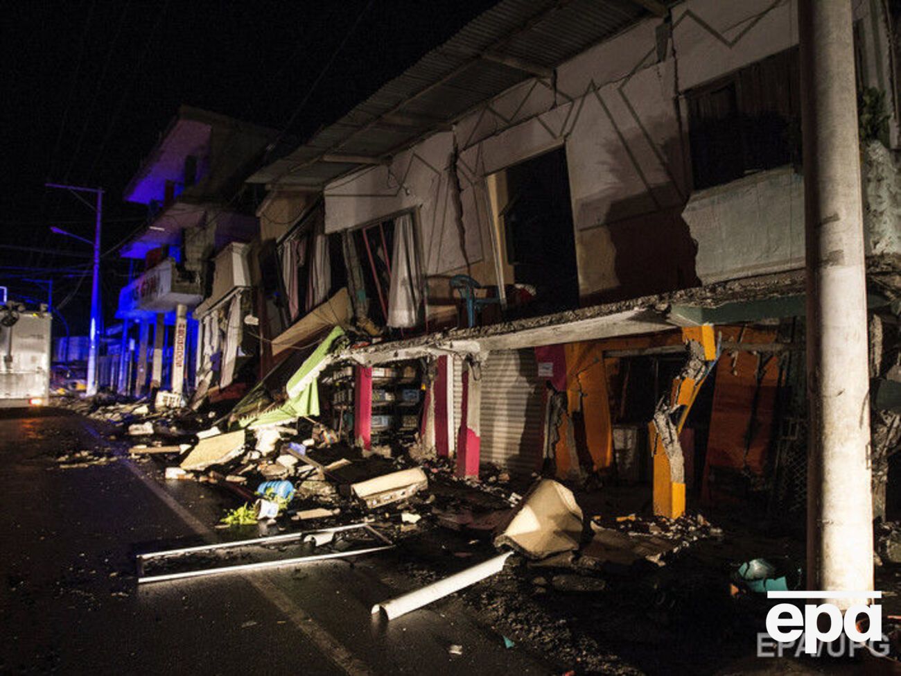 К спасательным работам после землетрясения в Эквадоре привлечена полиция и национальная гвардия