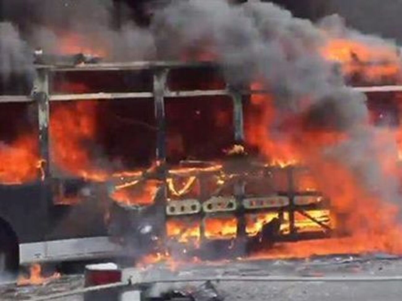 В центре Стамбула сгорел автобус