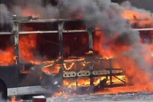 В центре Стамбула сгорел автобус