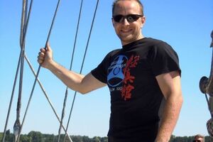 Момот является членом партии "Воля"