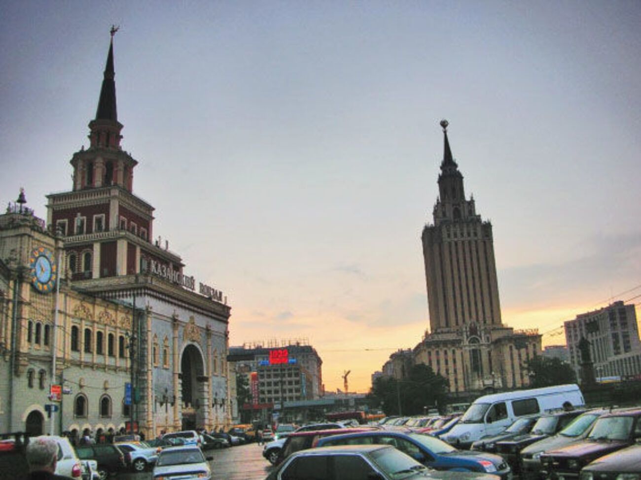 Инцидент произошел на Комсомольской площади, которую в Москве называют площадью трех вокзалов