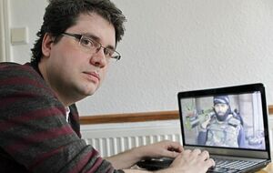 Хиггинс: Летом 2014 года видео обстрелов "Градов" в сеть выкладывали некоторые россияне. С помощью Google Maps можно подтвердить, что съемка велась именно с территории России