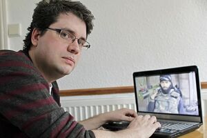 Хиггинс: Летом 2014 года видео обстрелов "Градов" в сеть выкладывали некоторые россияне. С помощью Google Maps можно подтвердить, что съемка велась именно с территории России