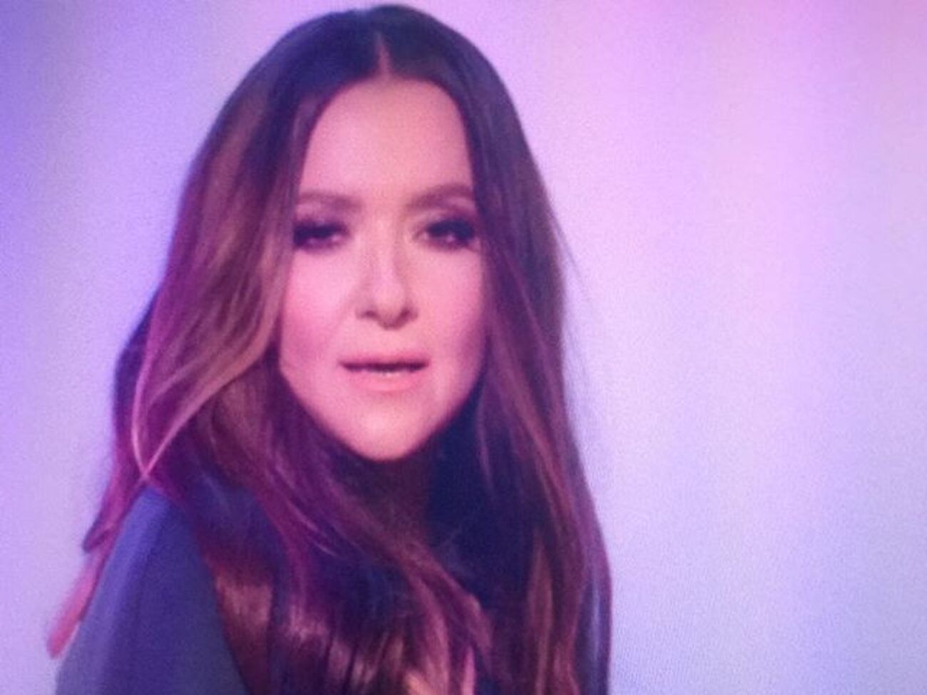 В клипе Могилевской показали закулисную жизнь артистов