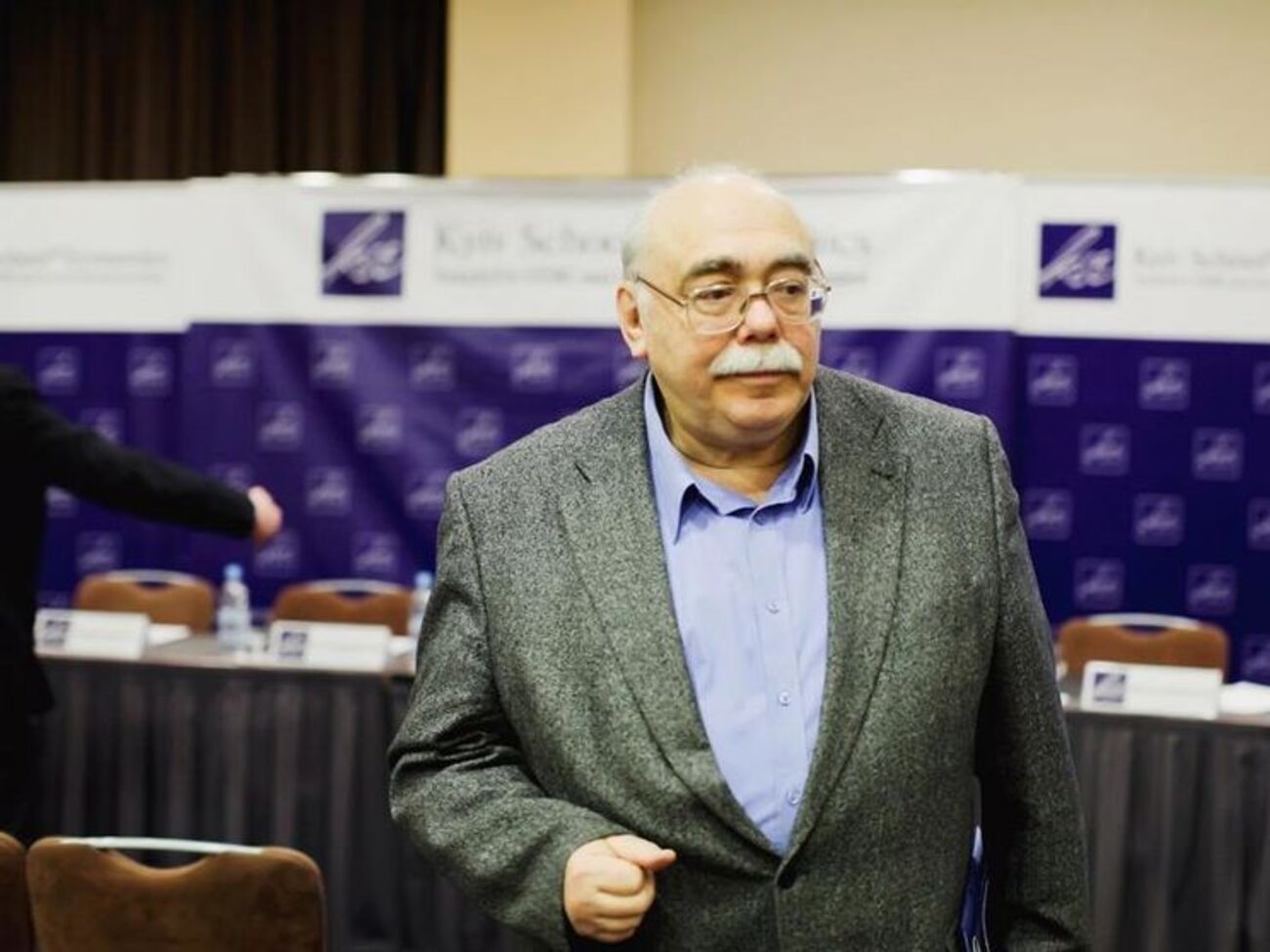 Я ожидаю, что новое правительство будет более энергичным, чем предыдущее