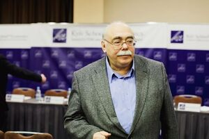 Я ожидаю, что новое правительство будет более энергичным, чем предыдущее