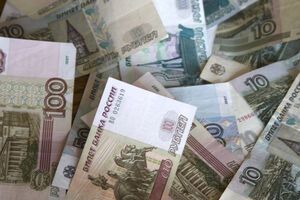 Цена и доллара, и евро во время открытия торгов выросла на два рубля