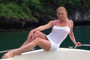 Волочкова: Солнце, свежий воздух, ледяная вода, физические нагрузки многочасовые, здоровое питание – вот вам и секрет стройной и подтянутой формы!