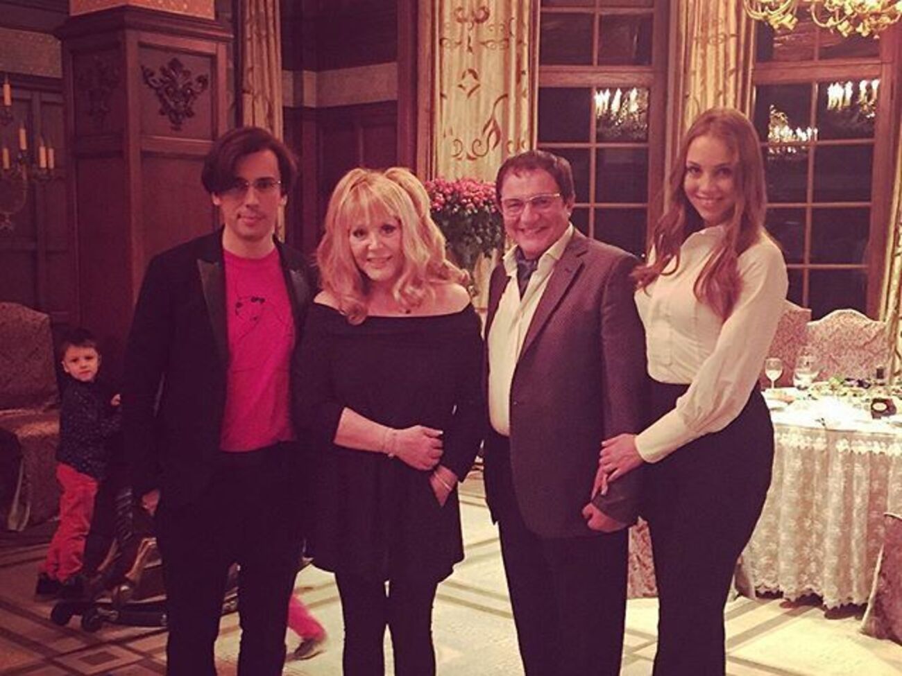 Диброва:&nbsp;Алла Борисовна просто нереальная женщина. Королева. Очень тонкая, интеллигентная, с прекрасным чувством юмора. Много смеялись над ее шутками