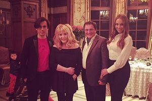 Диброва: Алла Борисовна просто нереальная женщина. Королева. Очень тонкая, интеллигентная, с прекрасным чувством юмора. Много смеялись над ее шутками