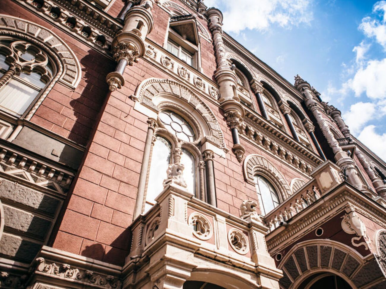 Средства могут привлекаться в несколько траншей и будут направлены на пополнение международных резервов страны