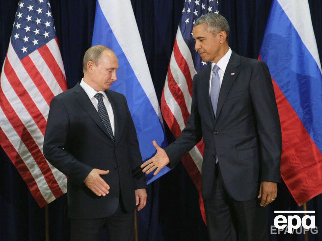 Обама сообщил Путину, что только выполнение обязательств сможет облегчить изоляцию России