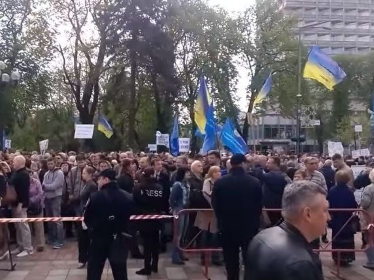 Под Радой митингуют украинские ученые