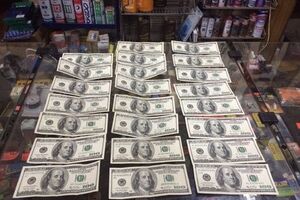 Деньги, изъятые детективами НАБУ