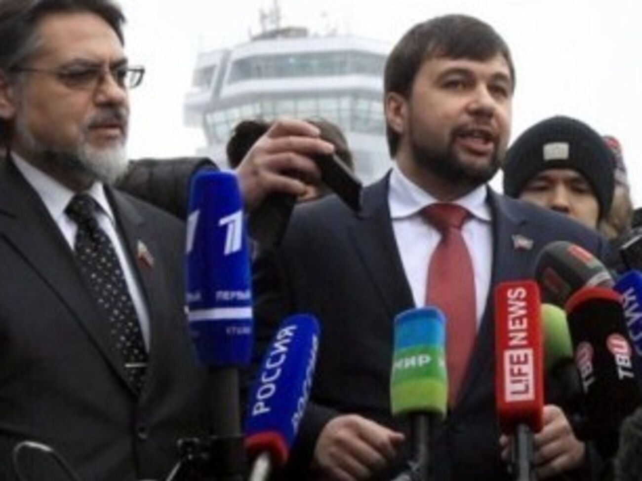 Савченко по просьбе родных согласилась прекратить голодовку, сообщил Порошенко