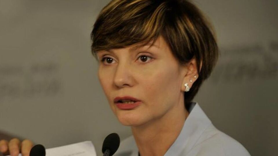 Елена Бондаренко: Как сейчас отношусь к Януковичу? Как и раньше. Единственное – мне очень жалко Януковича. Он оказался слабым человеком