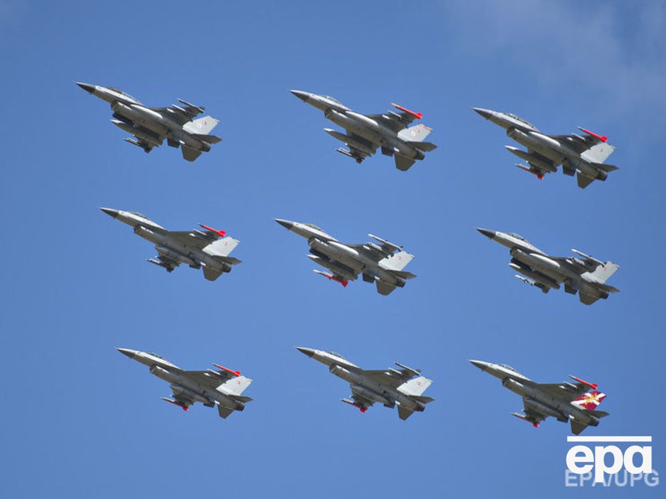 Дания направит в Сирию семь F16