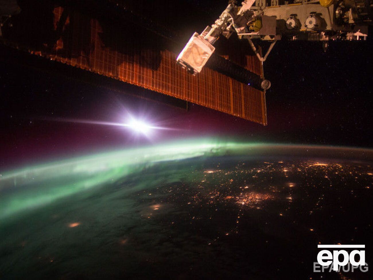 NASA показало снятое с МКС видео полярного сияния