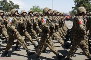 Армения и Азербайджан заявляют, что столкновения на границе продолжаются