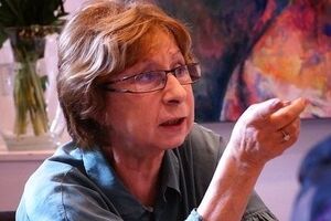 Ахеджакова: Город улучшает наши дороги так, что вы все тут сдохнете