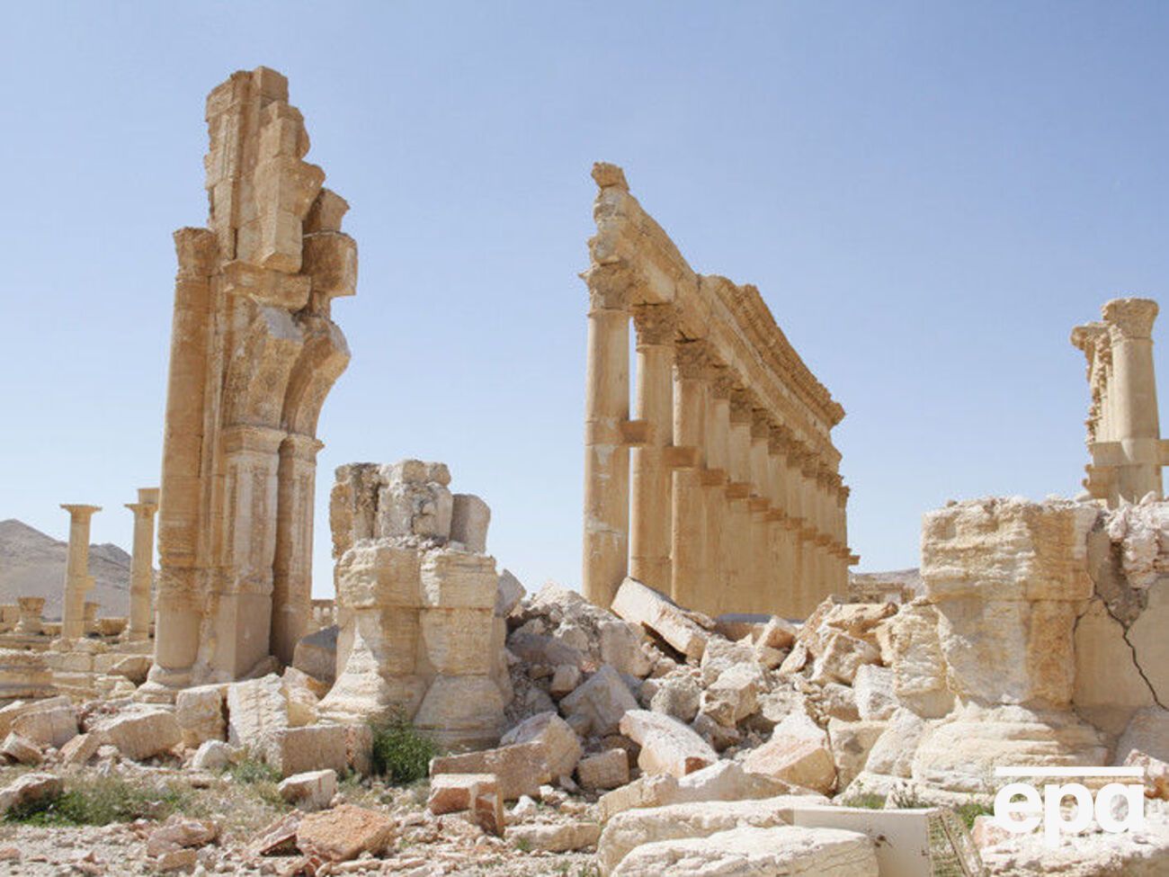 По данным СМИ, ИГИЛ собирался стереть руины древней Пальмиры с лица земли