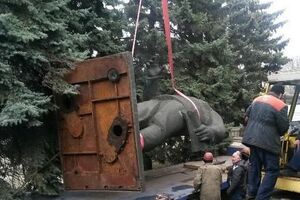 Демонтаж памятника Орджоникидзе в Мариуполе был организован в рамках выполнения закона о декоммунизации