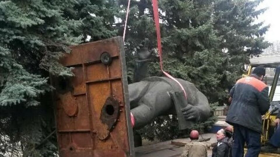 Демонтаж памятника Орджоникидзе в Мариуполе был организован в рамках выполнения закона о декоммунизации