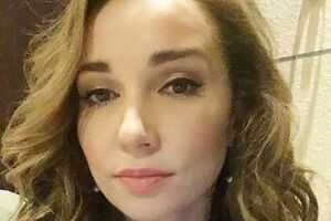 Чехова: На улице, конечно, не май месяц, но я уже вовсю готовлюсь к майскому отдыху. Ужасно от холодов устала! Как вам купальничек?