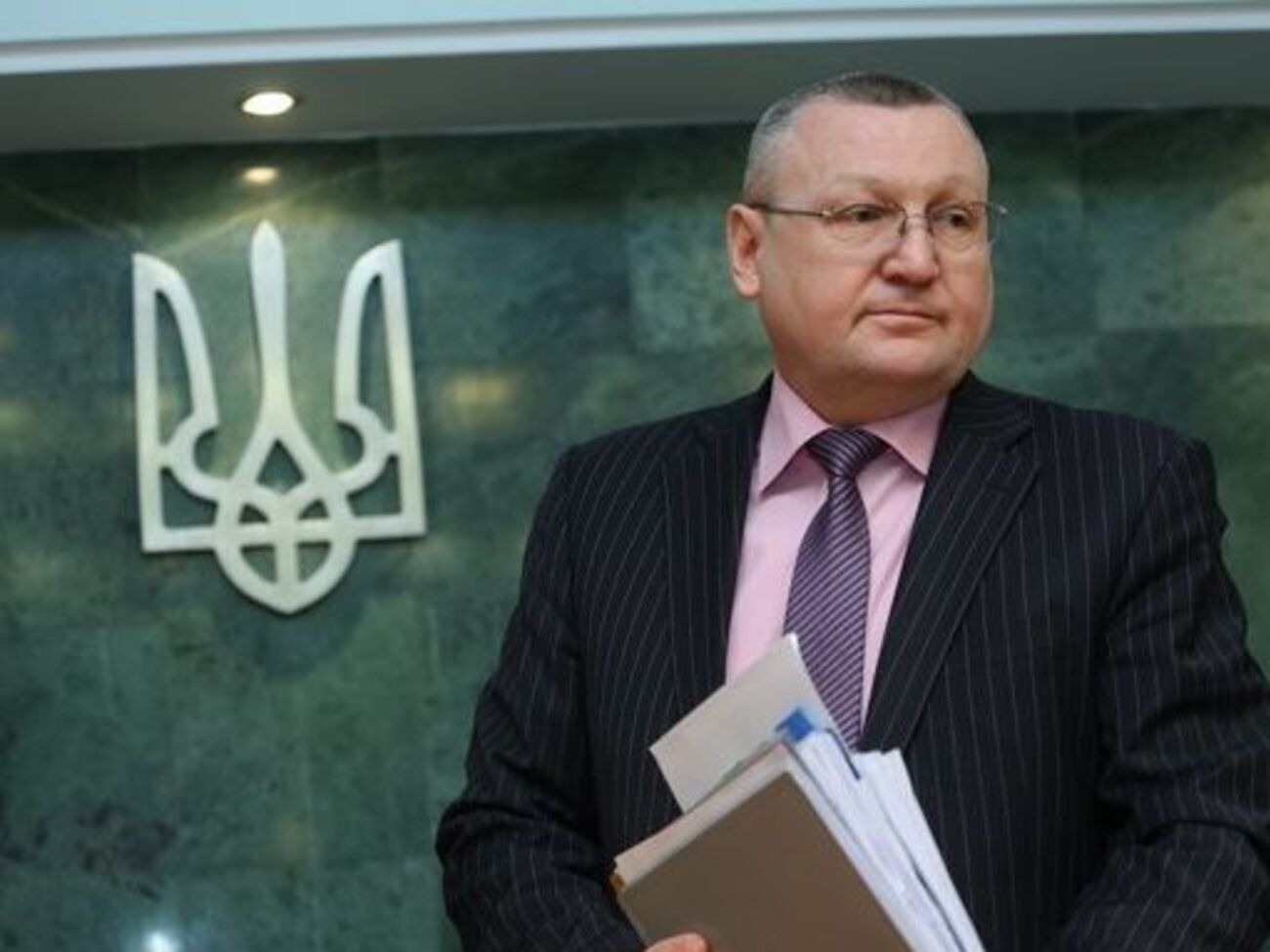 По инсайдерской информации журналистов, незаконные финансы стекались именно к Бреусу