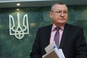 По инсайдерской информации журналистов, незаконные финансы стекались именно к Бреусу