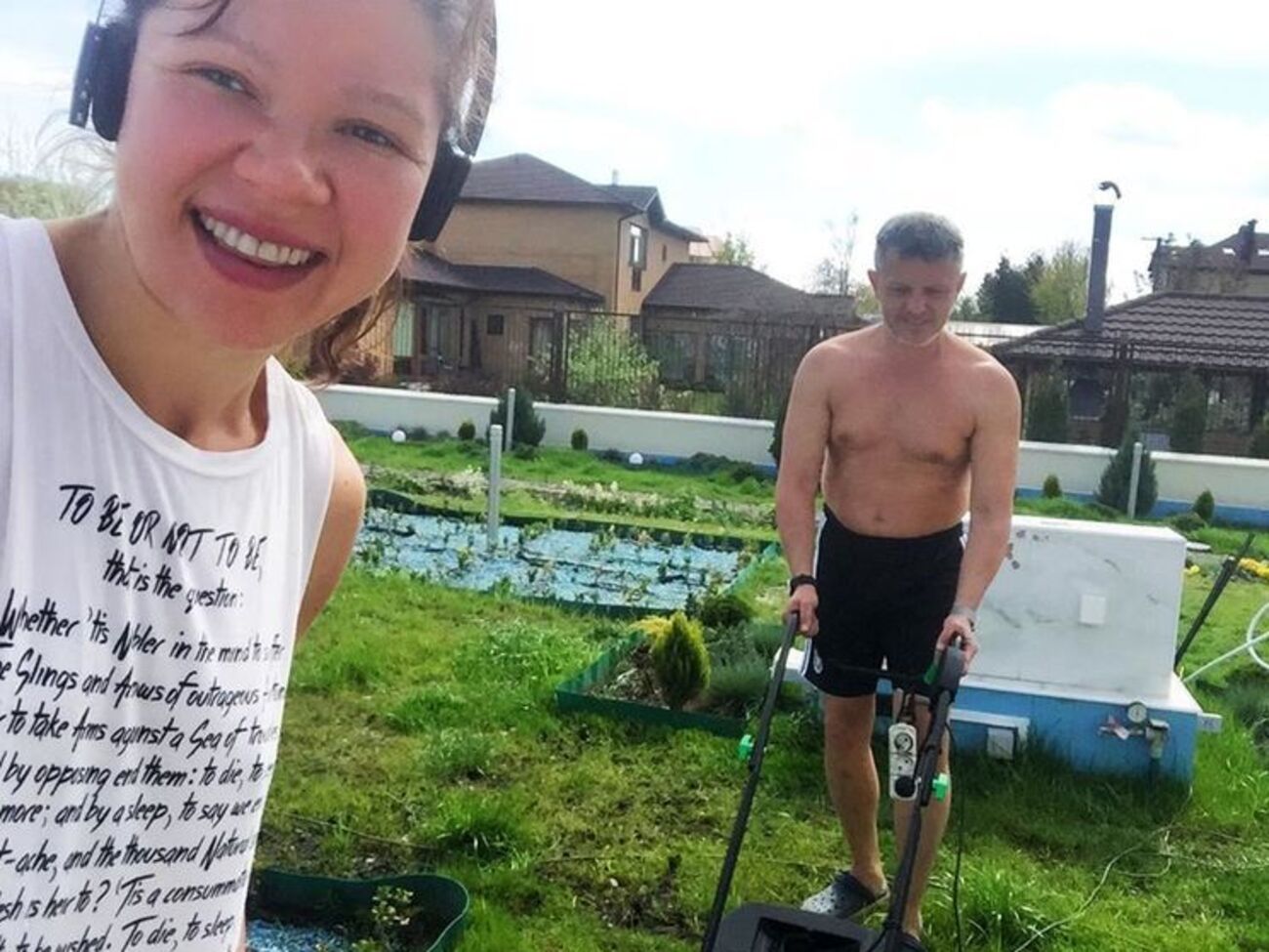 Руслана:&nbsp;Саша косит траву... Пахнет, как в горах на полонинах! Будьте счастливы сегодня и всегда!