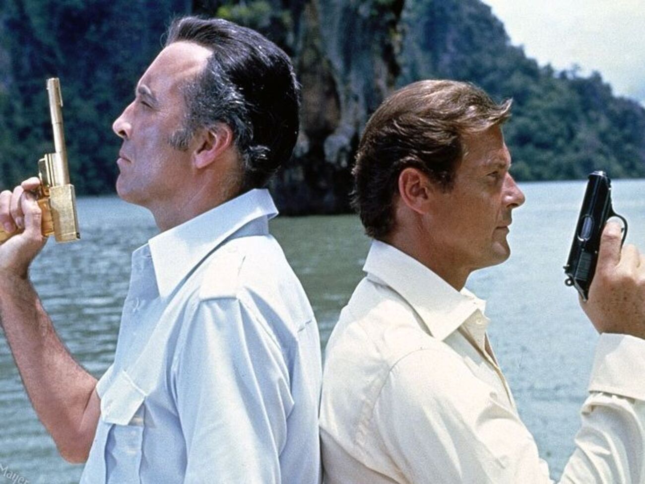 Актер Рождер Мур написал в микроблоге, что Хэмильтон отправился в небесную монтажную комнату